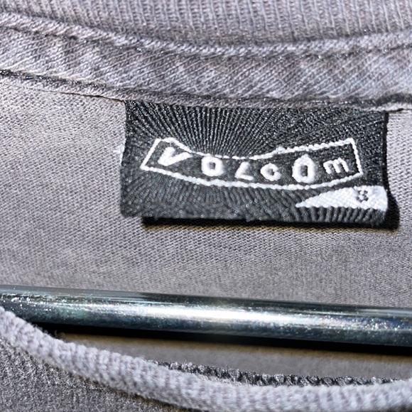 Volcom Mens T shirt Small Light Blue box volcom logo on front  color: charcoal - Picture 2 of 3